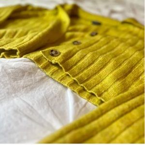 Soft yellow/green sweater